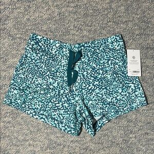 Athleta Teal and Blue Patterned Athletic Shorts Size M NWT‎